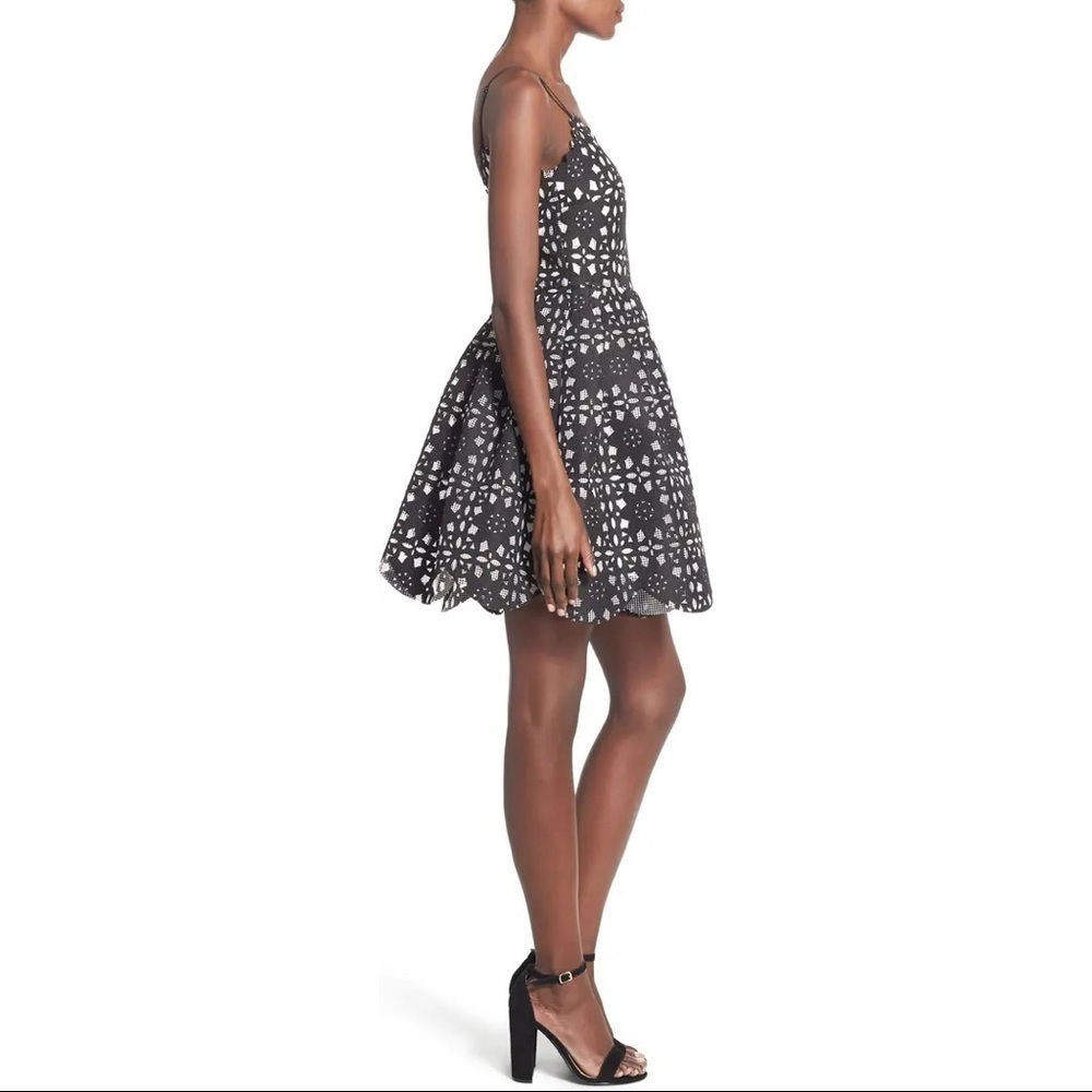 Soloiste Black V-Neck Bonded Lace Skater Dress EUC - Picture 3 of 10